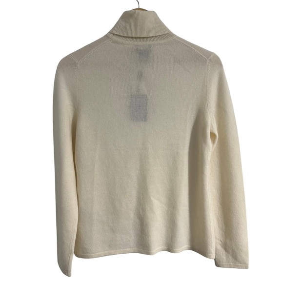 Lord & Taylor Cream Cashmere Turtleneck Sweater SZ Medium Timeless Old Money NWT - Picture 5 of 5